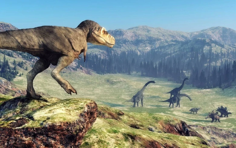 Tyrannosaurus rex stojí na skále s dalšími dinosaury v pozadí.