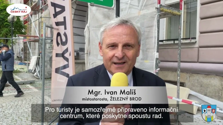 Městořaditel Ivana Malíše hovoří o turistickém centru v Železném Brodu.