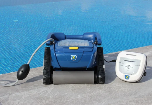 Pool cleaning robot